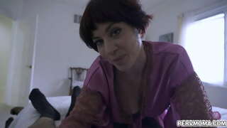 Похотливая ana Jessica Ryan edir, öz oğrunun üçün отсосать onun gənc üzvü