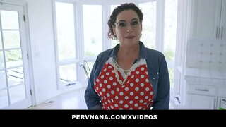 Granny Amanda Ryder ya Siri ya Taaluma Inaonyesha Yake Stepgrandson Kwanza Mkono