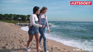 LETSDOEIT - #Apolonia Lapiedra - Sexy Wasichana Ni Kwenda Porini Juu ya Nyumba Yao Mpya