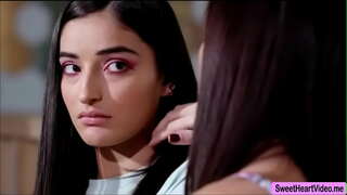 Alana Cruise na Emily Willis matumizi ya kila wengine ulimi orgasm