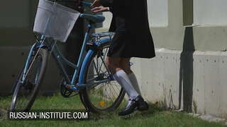 Vijana mwanafunzi anataka zaidi ya mwalimu wake