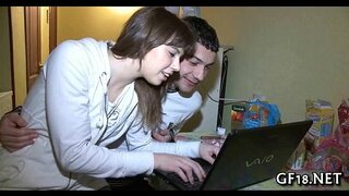 Tamu-kuangalia kijana uzuri inachukua ngumu 10-pounder