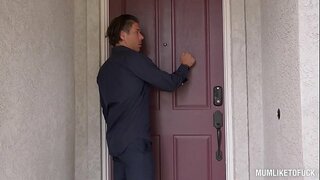 Milf Eva Notty crams tight pussy yake na kubwa dick wakati boobs yake kubwa sway