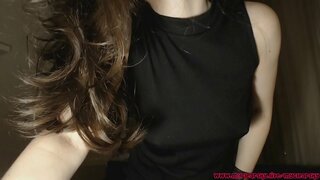 Maziwa dripping kwa njia ya mavazi yangu