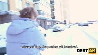 DEBT4K. Calibri Engel barman niet kunnen verkrijgen van geld, maar ze kunnen de seksuele charmes