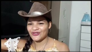 Ester fazendo um anal no meio da selva