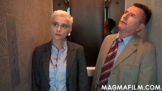 Kont geneukt op het werk