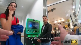 HUNT4K. Mtu kuona jinsi uzuri wake anapata amepata kwa mgeni