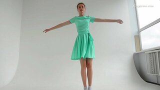 Super gymnast rahisi ballerina babe Alla