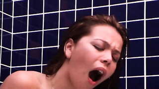 Katika Umwagaji, Yeye Aliuliza kwa ajili ya Dick katika Punda!!!